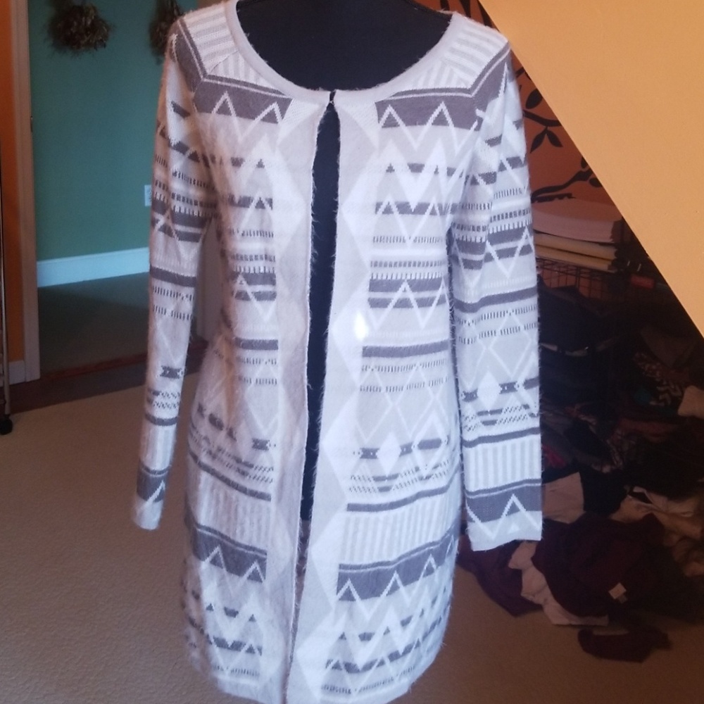 ⭐ Super Soft Gray Geometric Cardigan W/Hook Closure (0128)